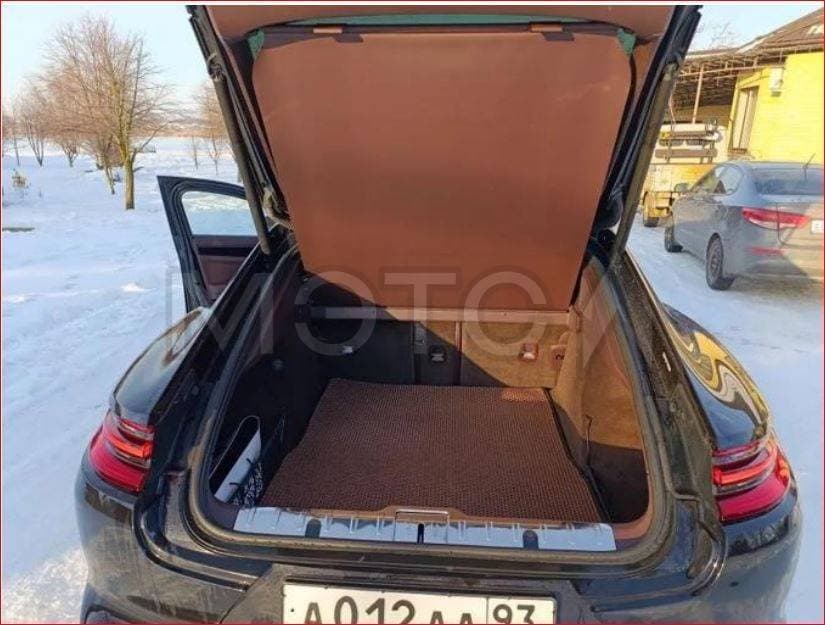 Porsche Panamera 4 сзади